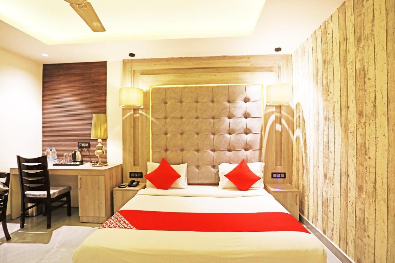 Fabhotel Ronald Inn Faridabad Eksteriør bilde