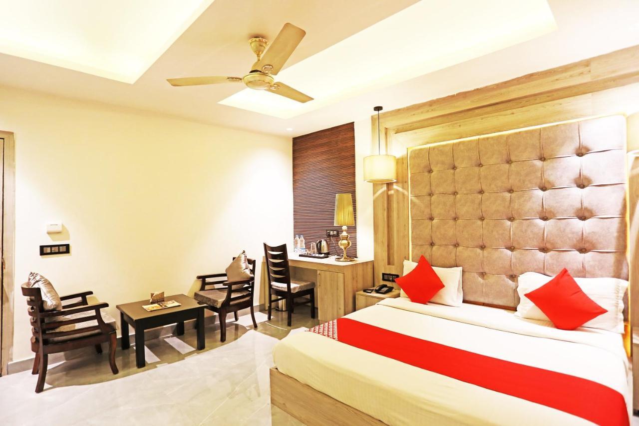 Fabhotel Ronald Inn Faridabad Eksteriør bilde