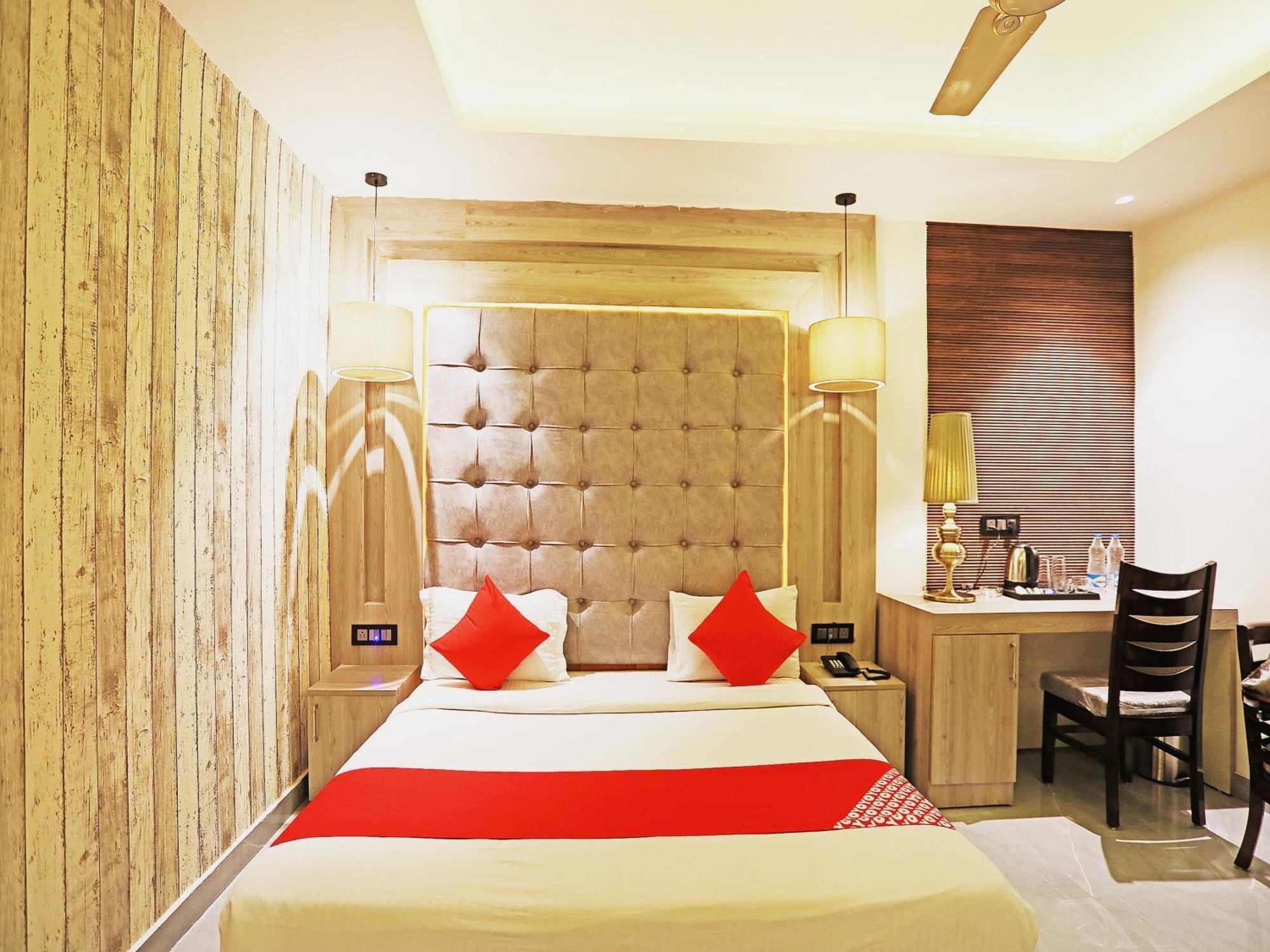 Fabhotel Ronald Inn Faridabad Eksteriør bilde