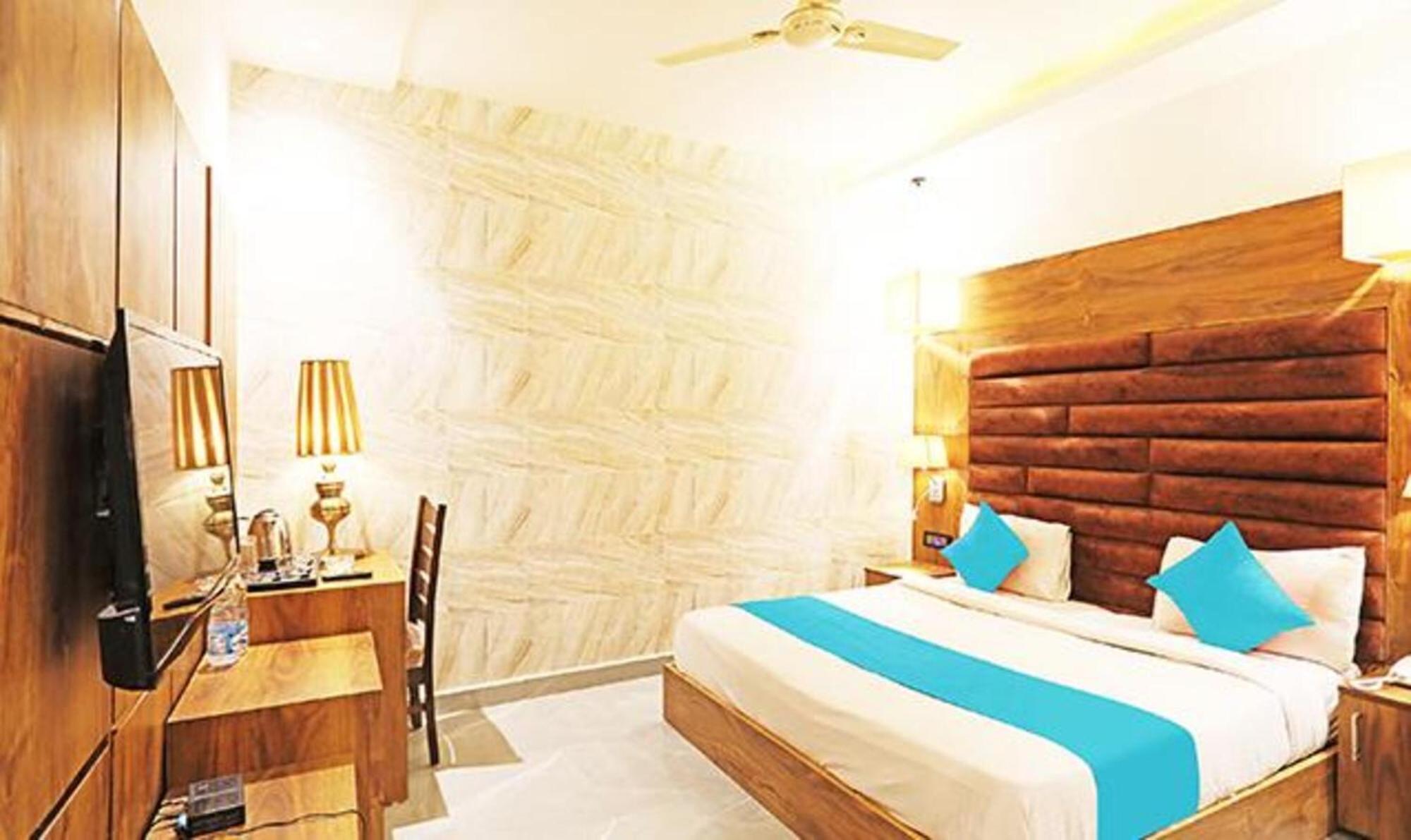 Fabhotel Ronald Inn Faridabad Eksteriør bilde