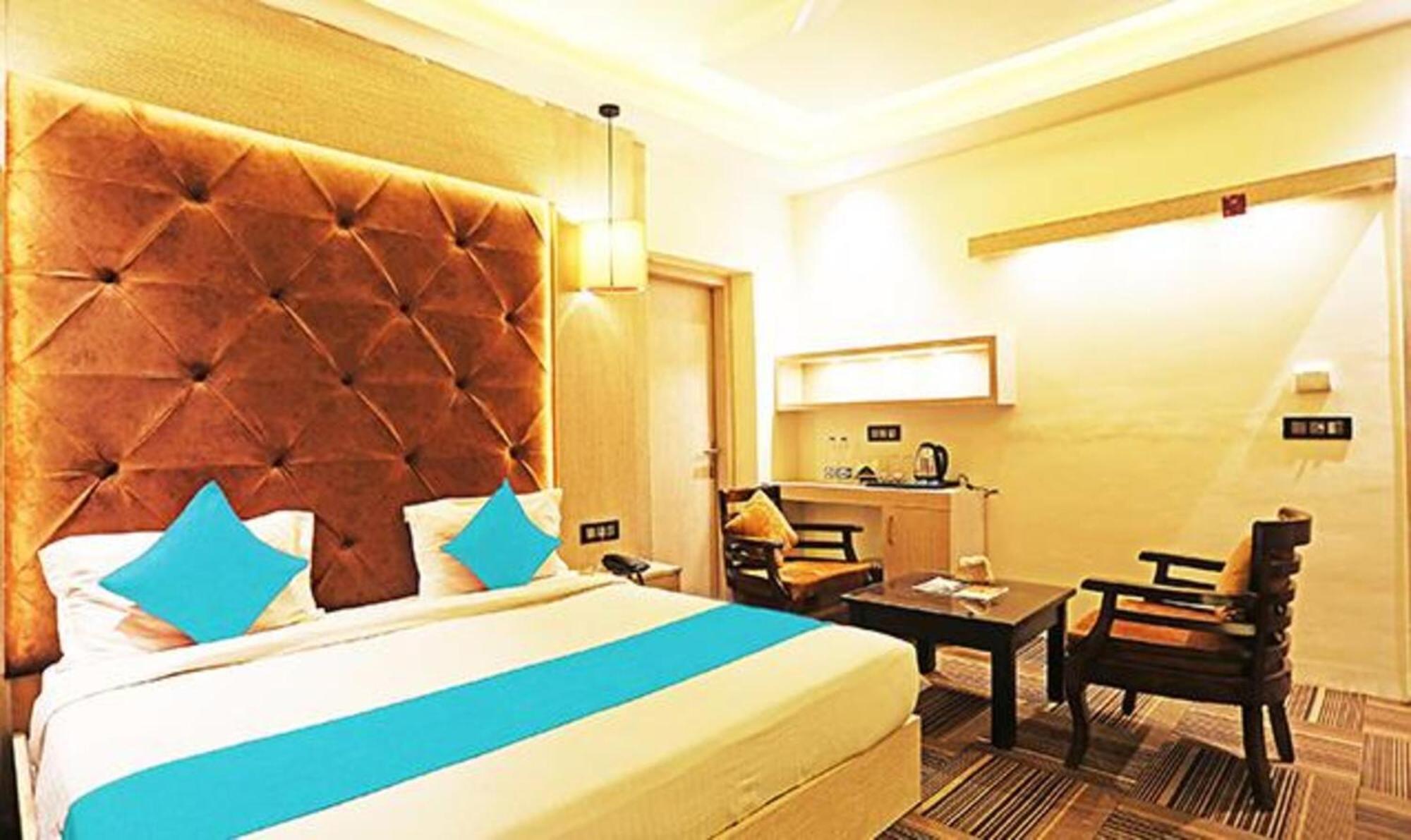 Fabhotel Ronald Inn Faridabad Eksteriør bilde