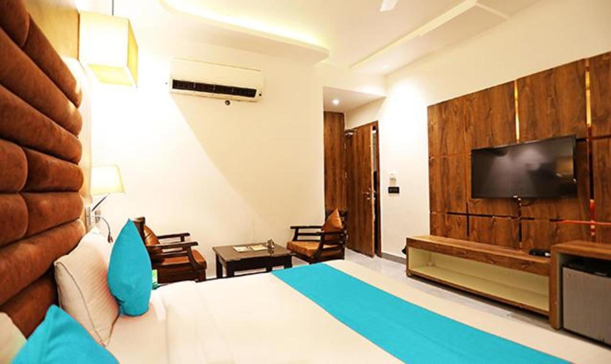 Fabhotel Ronald Inn Faridabad Eksteriør bilde